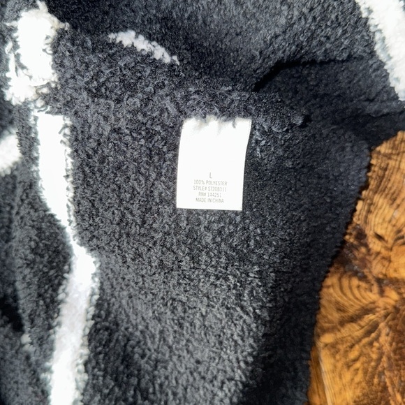 NWT HARPER FRANCESCA’S Cozy Black and White Striped Sweater Size Large - Picture 3 of 6